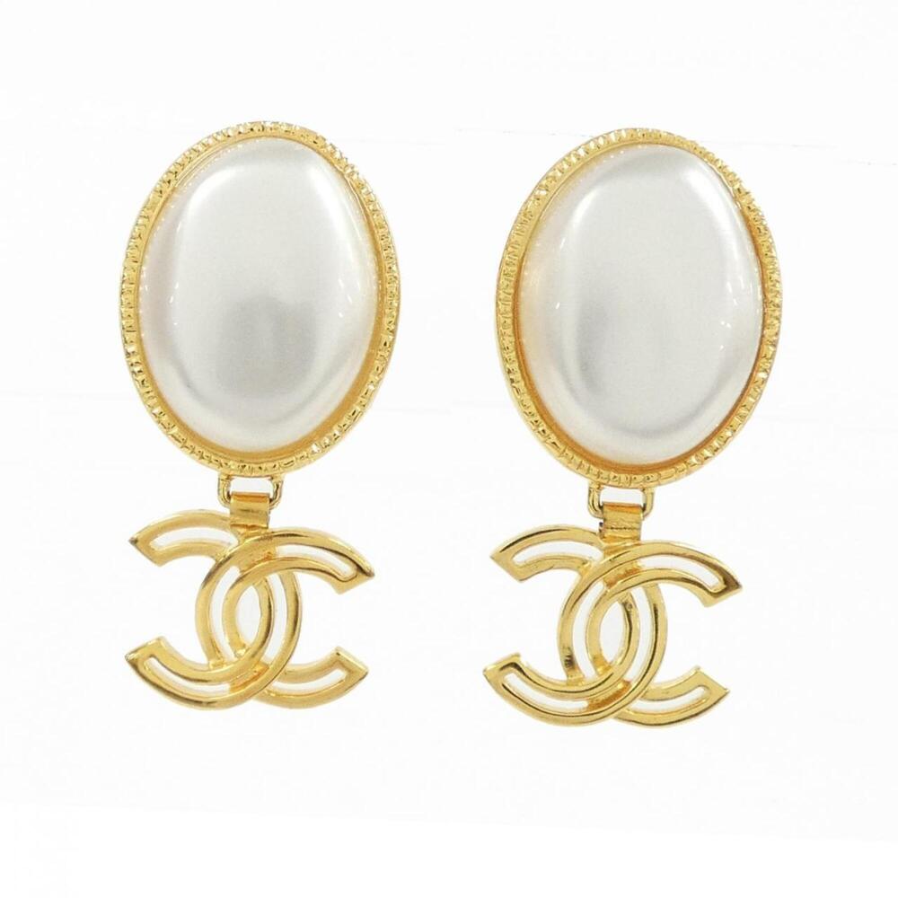 CHANEL White Earrings